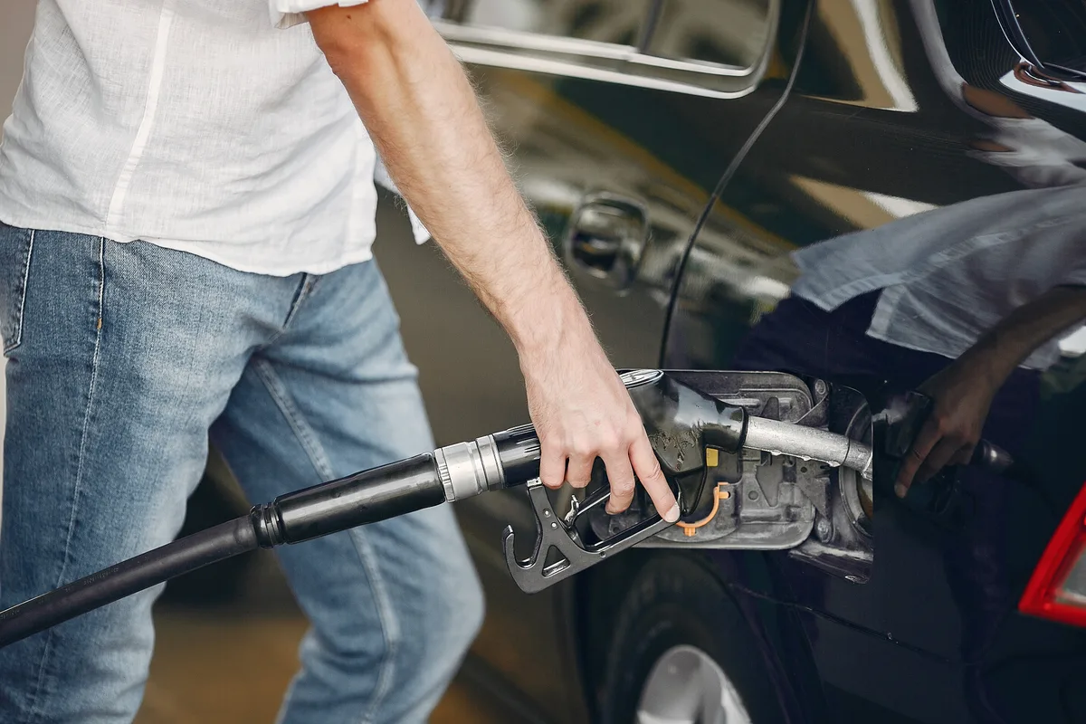 Illustrazione Motore diesel a olio di colza: la scoperta dell'università RUDN che cambia tutto per le zone a basse emissioni